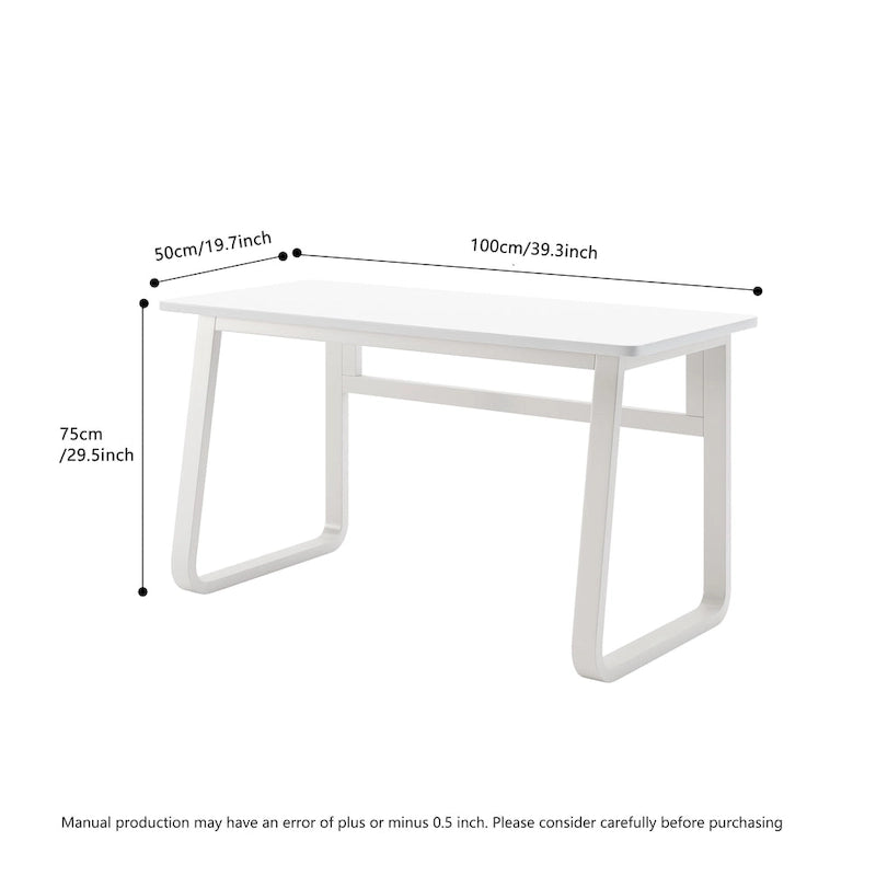 Bureau d'ordinateur minimaliste avec surface spacieuse pour bureau à domicile ou espaces d'étude