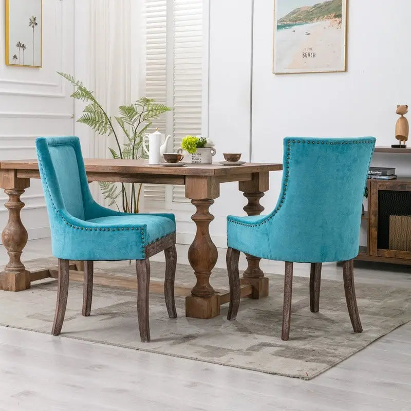Chaise de salle à manger de style campagnard vintage français avec revêtement en lin et clous décoratifs