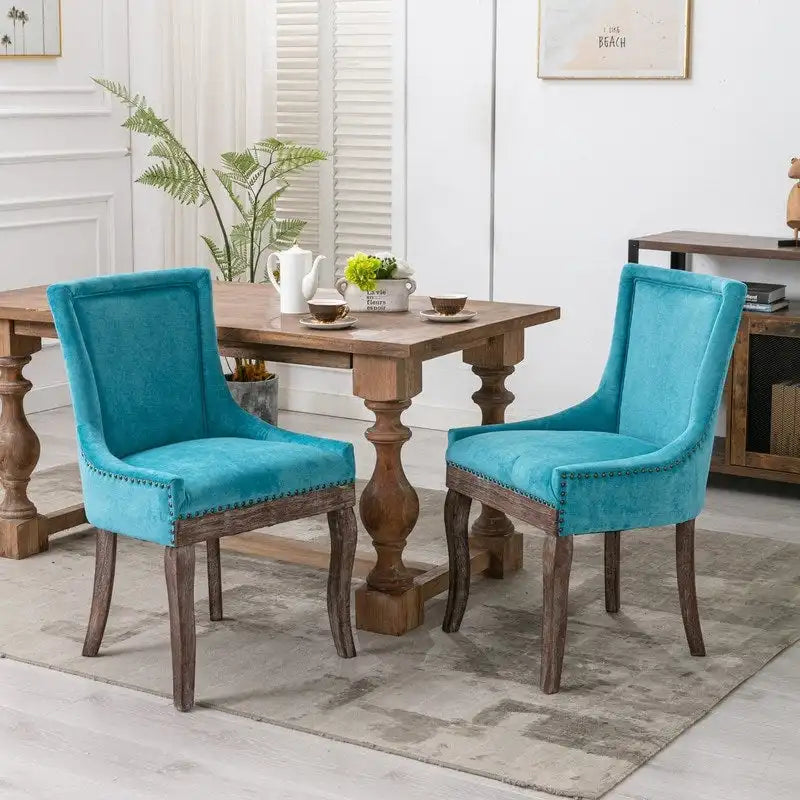 Chaise de salle à manger de style campagnard vintage français avec revêtement en lin et clous décoratifs