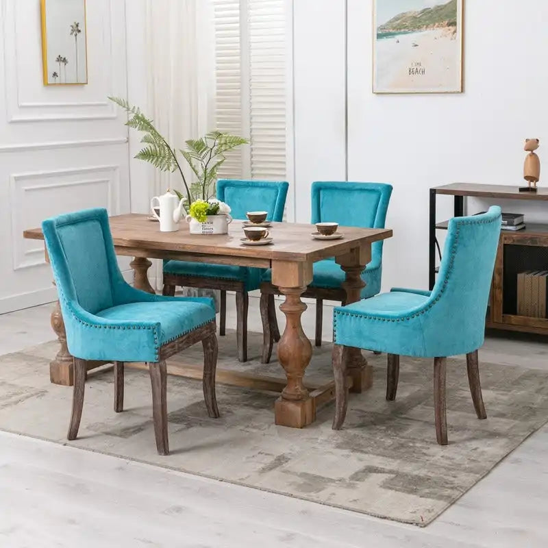 Chaise de salle à manger de style campagnard vintage français avec revêtement en lin et clous décoratifs