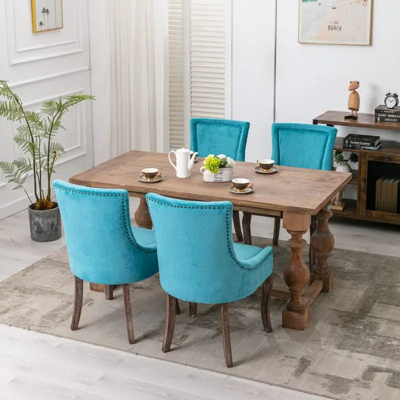 Chaise de salle à manger de style campagnard vintage français avec revêtement en lin et clous décoratifs