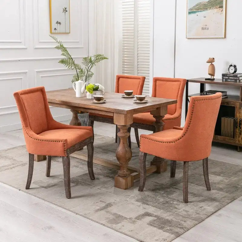 Chaise de salle à manger de style campagnard vintage français avec revêtement en lin et clous décoratifs