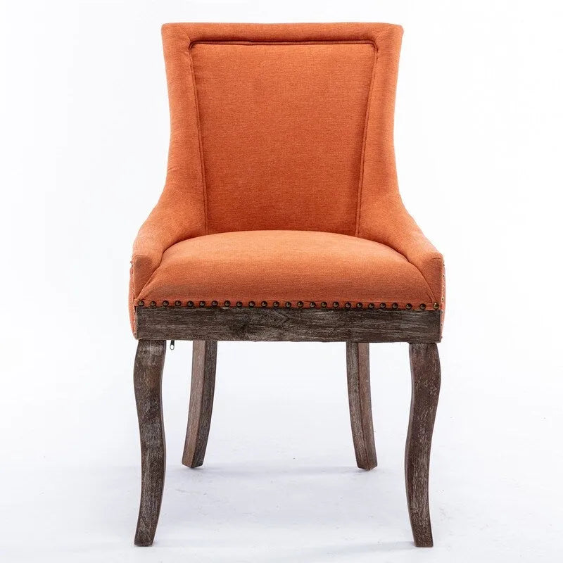 Chaise de salle à manger de style campagnard vintage français avec revêtement en lin et clous décoratifs