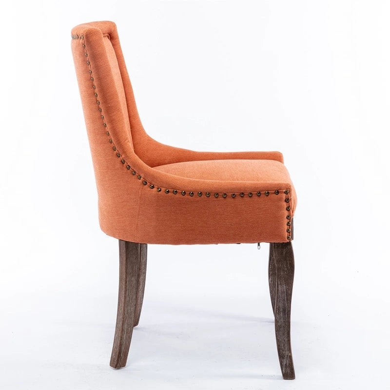 Chaise de salle à manger de style campagnard vintage français avec revêtement en lin et clous décoratifs