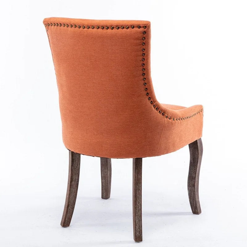 Chaise de salle à manger de style campagnard vintage français avec revêtement en lin et clous décoratifs