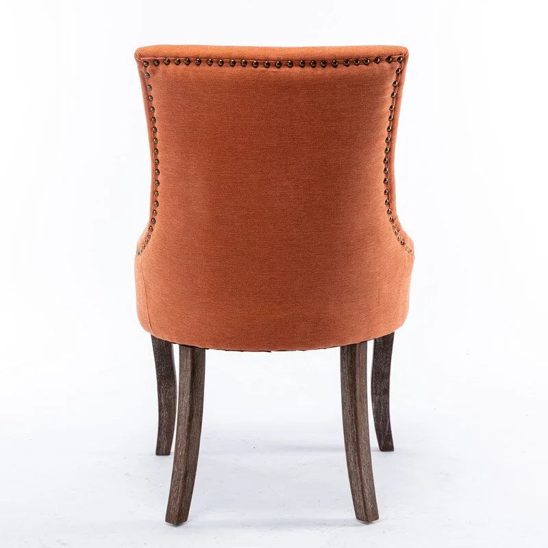 Chaise de salle à manger de style campagnard vintage français avec revêtement en lin et clous décoratifs