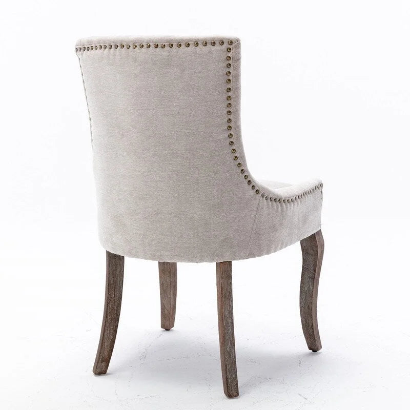 Chaise de salle à manger de style campagnard vintage français avec revêtement en lin et clous décoratifs