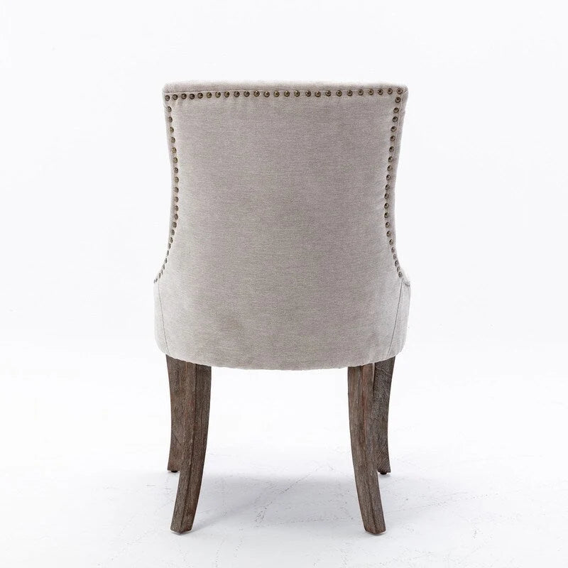 Chaise de salle à manger de style campagnard vintage français avec revêtement en lin et clous décoratifs